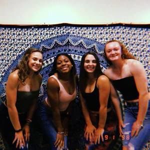 Meet your Posher, Kelly rose